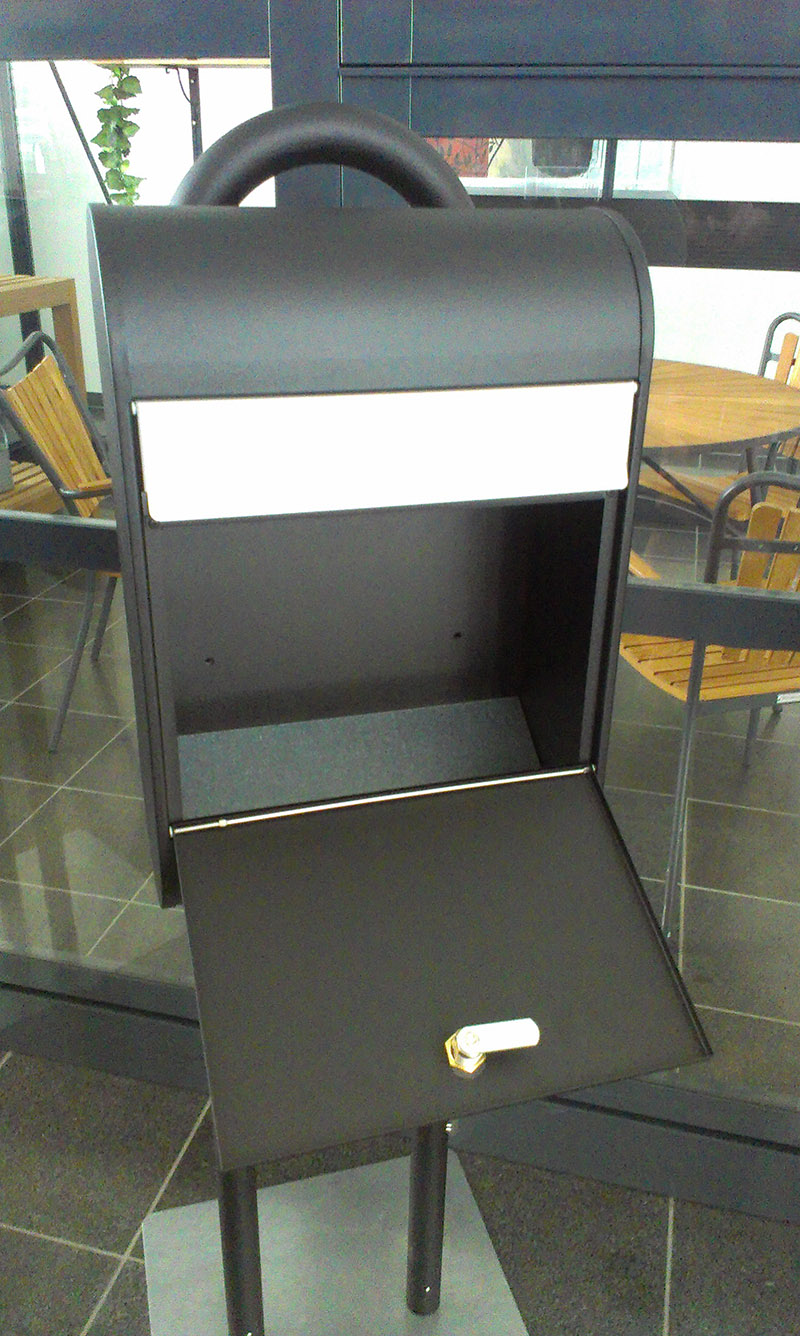 Allux 5000 wandbrievenbus staal zwart met grijze klep