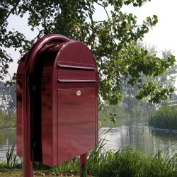 Brievenbus Bobi Classic - bordeauxrood